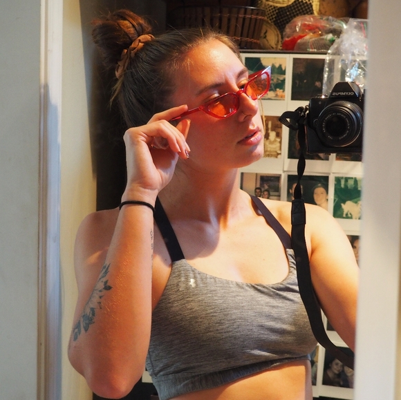 Meet your Posher, Allisa - Picture 2 of 2